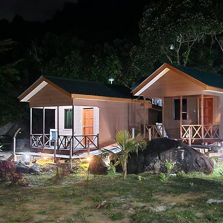 Dumba Bay Tioman Hotel Kampung Genting Екстериор снимка