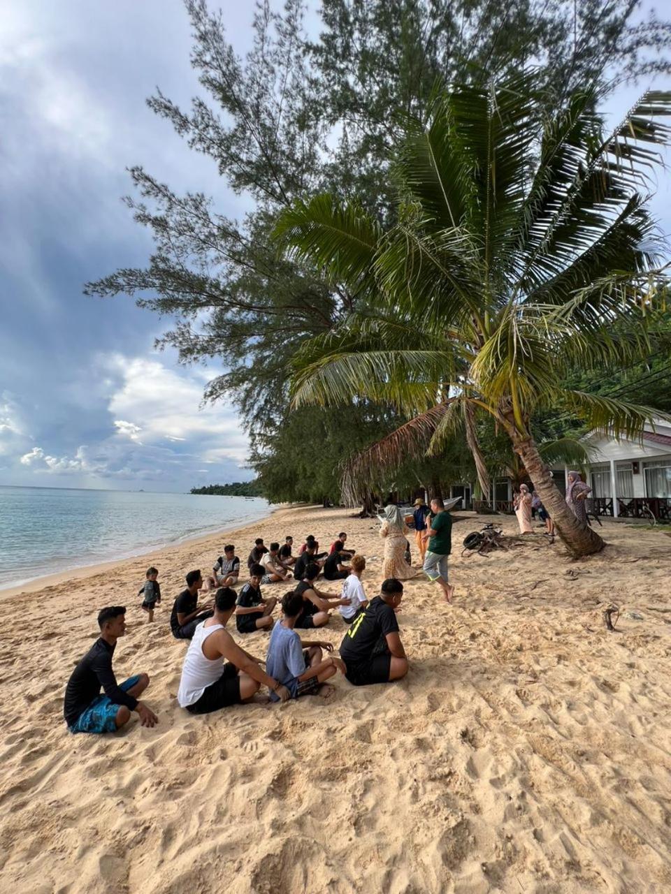 Dumba Bay Tioman Hotel Kampung Genting Екстериор снимка